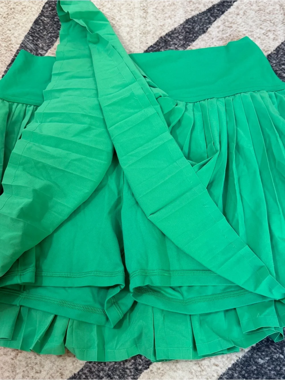 Aerie Offline Green Pleated Skirt Medium EUC - Picture 3 of 3